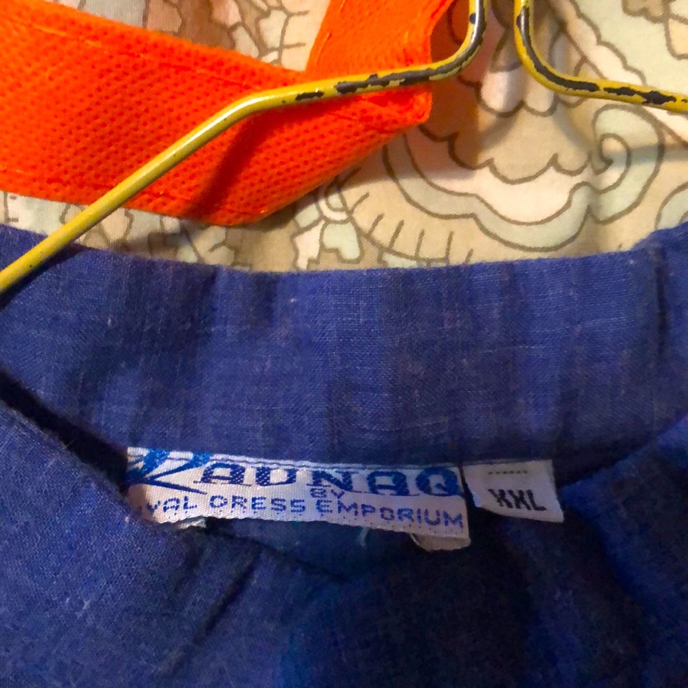 Light Linen 3 button pullover with short collar in blue, size XL